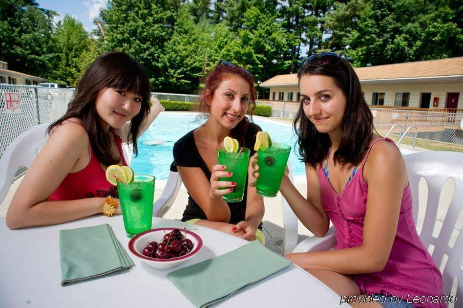 Motel Montreal Lake George Restoran fotoğraf